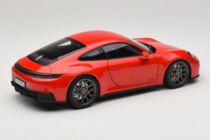Porsche 911 992.2 Carrera 4 GTS Guards Red Norev 1:18 187171 Metall - pilt 3/8