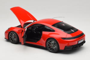 Porsche 911 992.2 Carrera 4 GTS Guards Red Norev 1:18 187171 Metall - pilt 5/8