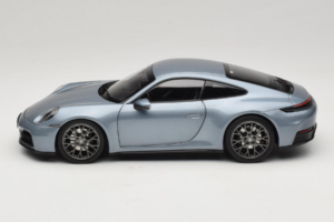 Porsche 911 992.2 Carrera Polar Silver Metallic Norev 1:18 187170 Metall - pilt 4/8