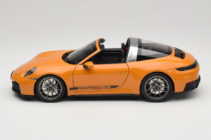 Porsche 911 992.2 Targa 4 GTS Bahama Yellow Norev 1:18 187190 Metall - pilt 5/10