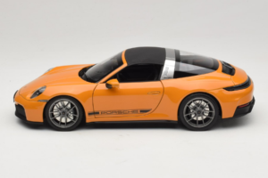 Porsche 911 992.2 Targa 4 GTS Bahama Yellow Norev 1:18 187190 Metall - pilt 6/10