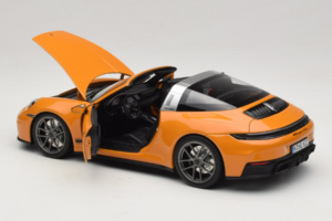 Porsche 911 992.2 Targa 4 GTS Bahama Yellow Norev 1:18 187190 Metall - pilt 7/10