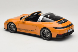 Porsche 911 992.2 Targa 4 GTS Bahama Yellow Norev 1:18 187190 Metall - pilt 9/10