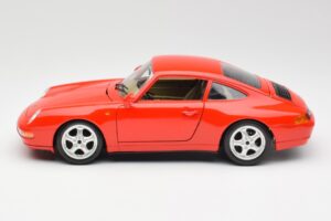 Porsche 911 993 Carrera Punane Bburago 1:18 3050 Metall - pilt 4/8