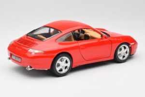 Porsche 911 996 Carrera 4 Punane Bburago 1:18 30085 Metall - pilt 3/8