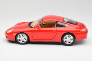 Porsche 911 996 Carrera 4 Punane Bburago 1:18 30085 Metall - pilt 4/8