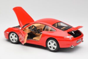 Porsche 911 996 Carrera 4 Punane Bburago 1:18 30085 Metall - pilt 5/8
