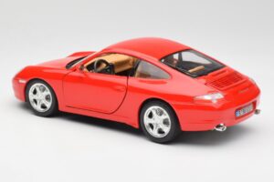 Porsche 911 996 Carrera 4 Punane Bburago 1:18 30085 Metall - pilt 7/8