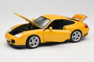 Porsche 911 996 Carrera 4S Kollane Maisto 1:18 WAP02101610 Metall - pilt 2/8