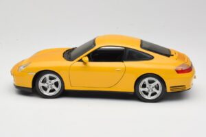 Porsche 911 996 Carrera 4S Kollane Maisto 1:18 WAP02101610 Metall - pilt 4/8