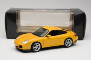 Porsche 911 996 Carrera 4S Kollane Maisto 1:18 WAP02101610 Metall - pilt 8/8