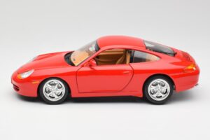 Porsche 911 996 Carrera Punane Bburago 1:18 3385 Metall - pilt 4/8