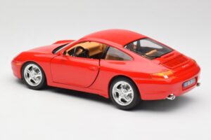 Porsche 911 996 Carrera Punane Bburago 1:18 3385 Metall - pilt 7/8