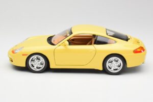 Porsche 911 996 Carrera Kollane Bburago 1:18 30085-M1 Metall - pilt 4/8