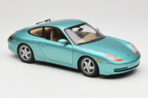 Porsche 911 996 Green Metallic UT Models 1:18 27901 Metall - pilt 6/8