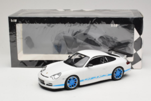 Porsche 911 996 GT3 RS Valge Sinised Triibud Minichamps 1:18 155062021 Metall - pilt 6/6