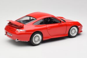 Porsche 911 996 GT3 Strasse Punane Bburago 1:18 30395 Metall - pilt 3/8