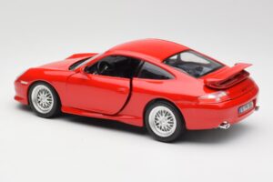 Porsche 911 996 GT3 Strasse Punane Bburago 1:18 30395 Metall - pilt 7/8