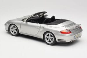 Porsche 911 996 Turbo Kabriolett Hõbedane Maisto 1:18 31660 Metall - pilt 7/8