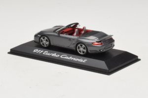 Porsche 911 997 Turbo Cabriolet Grey Metallic Minichamps 1:43 WAP02015218 Metall - pilt 3/4