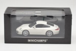 Porsche 911 997 Carrera 4S Carrara Valge Minichamps 1:43 403066431 Metall - pilt 4/4