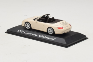 Porsche 911 997 Carrera Kabriolett Valge Minichamps 1:43 WAP02001118 Metall - pilt 3/5
