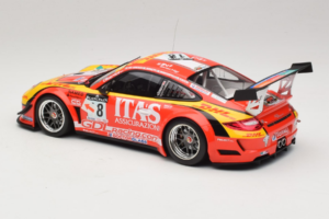 Porsche 911 997 GT3 R #8 De Lorenzi Racing De Lorenzi 24 Hours of Spa 2011 Minichamps 1:18 151118918 Metall - pilt 5/6