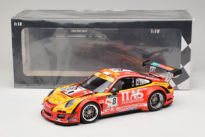 Porsche 911 997 GT3 R #8 De Lorenzi Racing De Lorenzi 24 Hours of Spa 2011 Minichamps 1:18 151118918 Metall - pilt 6/6
