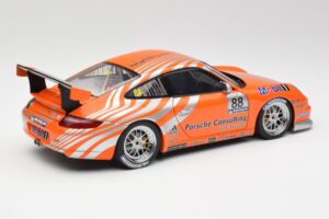Porsche 911 997 GT3 R #88 Porsche Consulting 2005 AUTOart 1:18 77821 Metall - pilt 3/8