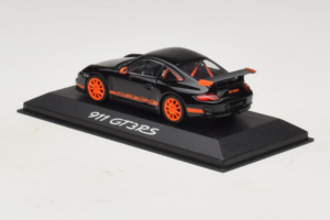 Porsche 911 997 GT3 RS Must Oranž Minichamps 1:43 WAP02012817 Metall - pilt 3/4