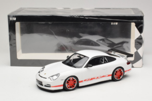 Porsche 911 996 GT3 RS Valge Punane Triip Minichamps 1:18 155062020 Metall - pilt 6/6