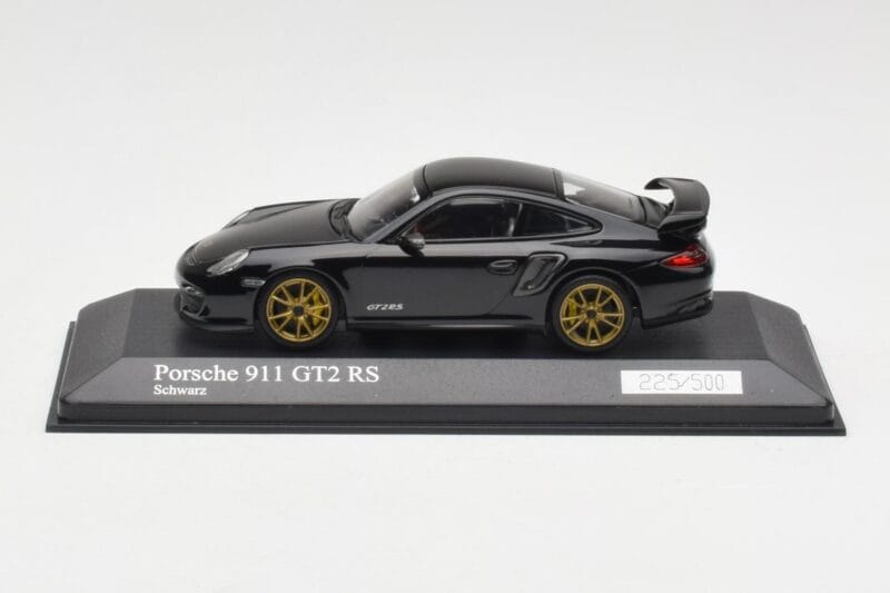 Porsche 911 997.2 GT2 RS Must Kuldaste Velgedega Minichamps 1:43 400069402 Metall
