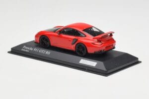 Porsche 911 997.2 GT2 RS Punane Mustade Velgedega Minichamps 1:43 400069407 Metall - pilt 3/4