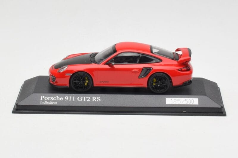 Porsche 911 997.2 GT2 RS Punane Mustade Velgedega Minichamps 1:43 400069407 Metall