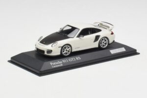 Porsche 911 997.2 GT2 RS Valge Hõbedate Velgedega Minichamps 1:43 400069405 Metall - pilt 2/4