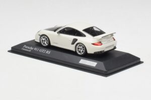 Porsche 911 997.2 GT2 RS Valge Hõbedate Velgedega Minichamps 1:43 400069405 Metall - pilt 3/4