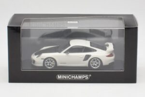 Porsche 911 997.2 GT2 RS Valge Hõbedate Velgedega Minichamps 1:43 400069405 Metall - pilt 4/4