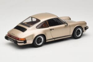 Porsche 911 Carrera 3.2 Pronks Solido 1:18 S1802602 Metall - pilt 3/8