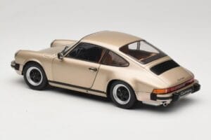 Porsche 911 Carrera 3.2 Pronks Solido 1:18 S1802602 Metall - pilt 7/8