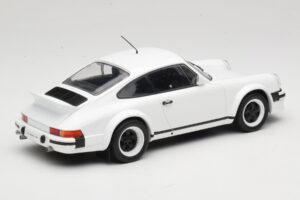 Porsche 911 SC GT Race Version IXO 1:18 18CMC007 Metall - pilt 2/6