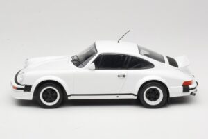 Porsche 911 SC GT Race Version IXO 1:18 18CMC007 Metall - pilt 3/6