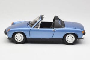 Porsche 914 Sinine Revell 1:18 08975 Metall - pilt 4/8