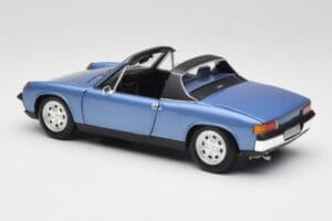 Porsche 914 Sinine Revell 1:18 08975 Metall - pilt 7/8