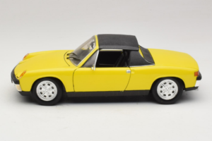 Porsche 914 Kollane Revell 1:18 8976 Metall - pilt 4/8