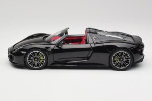 Porsche 918 Spyder Basalt Must Metallik Minichamps 1:18 110062431 Metall - pilt 4/8