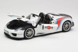 Porsche 918 Spyder Weissach Package Martini Minichamps 1:18 110062440 Metall - pilt 2/8