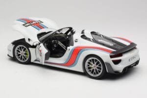 Porsche 918 Spyder Weissach Package Martini Minichamps 1:18 110062440 Metall - pilt 5/8