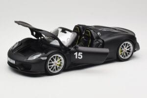 Porsche 918 Spyder Weissach Package Matt Black Minichamps 1:18 110062444 Metall - pilt 2/8