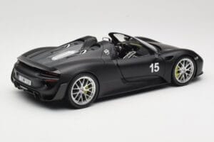 Porsche 918 Spyder Weissach Package Matt Black Minichamps 1:18 110062444 Metall - pilt 3/8
