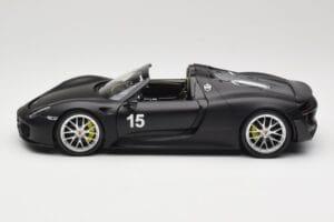 Porsche 918 Spyder Weissach Package Matt Black Minichamps 1:18 110062444 Metall - pilt 4/8